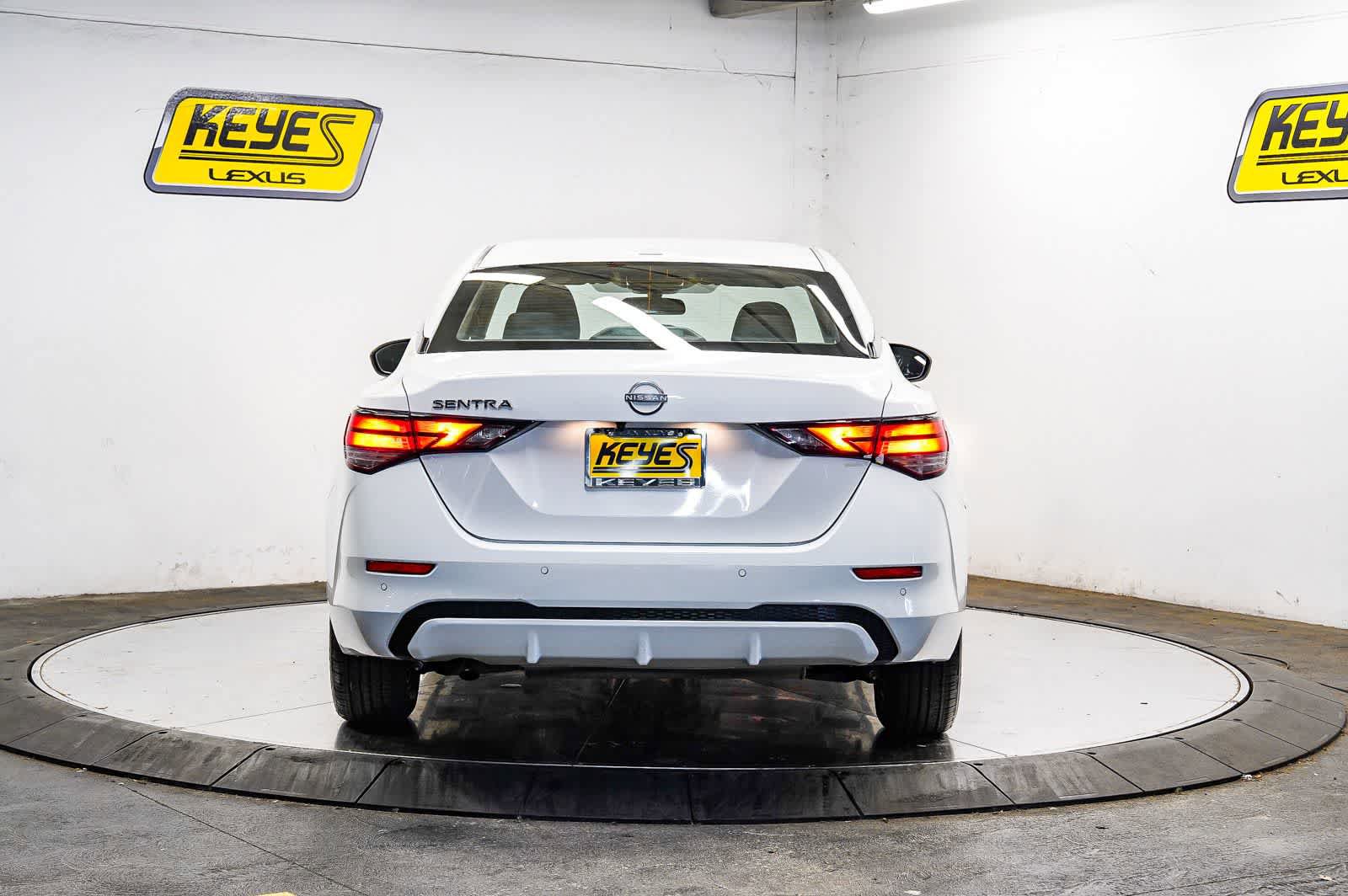 Used 2025 Nissan Sentra SV FWD image 3