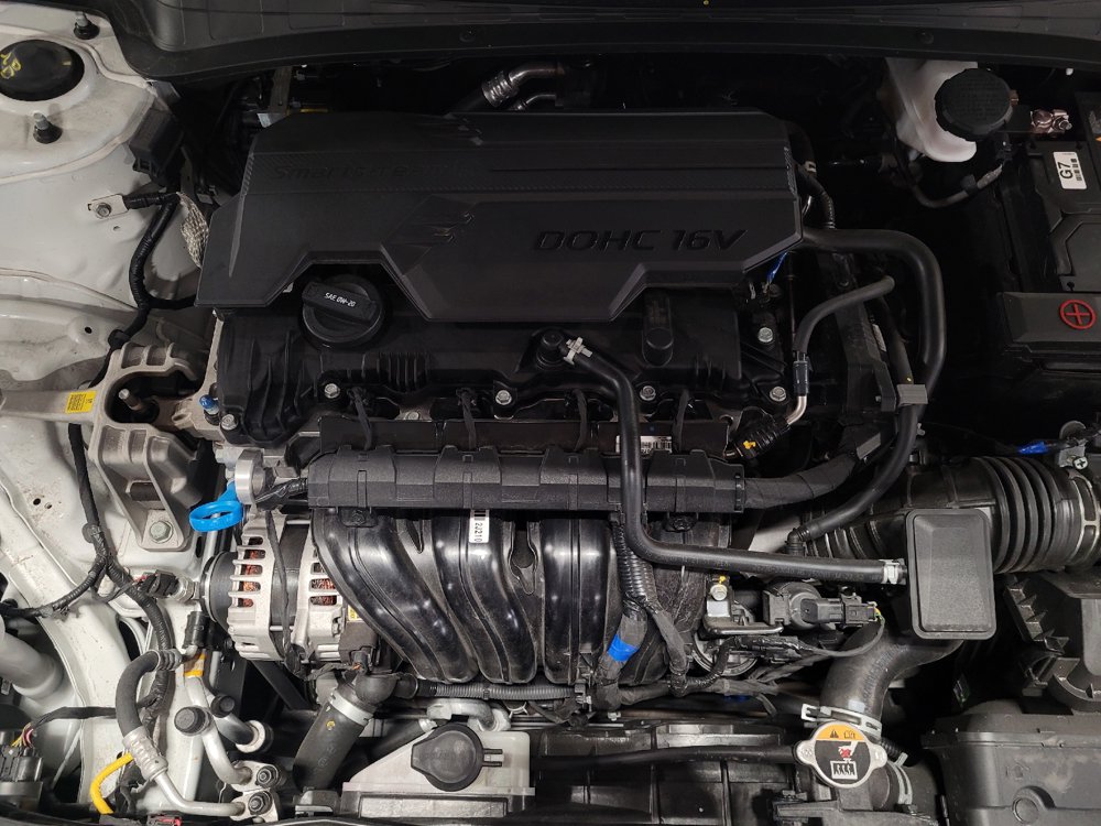 Used 2025 Hyundai Elantra SE FWD image 30