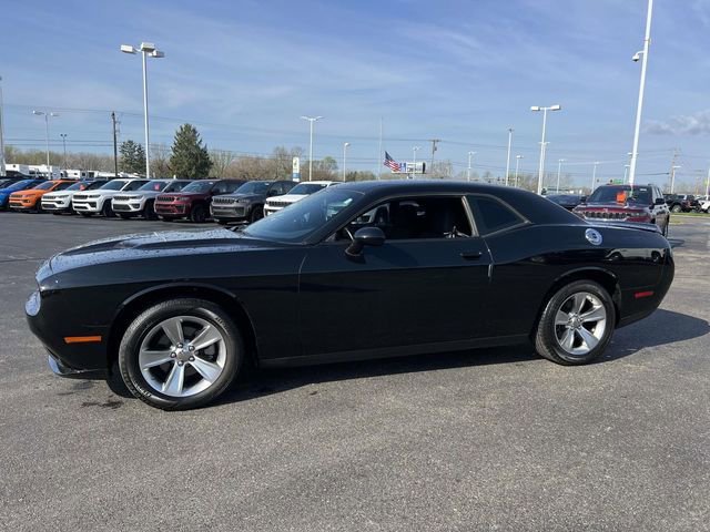 Used 2022 Dodge Challenger SXT RWD image 3