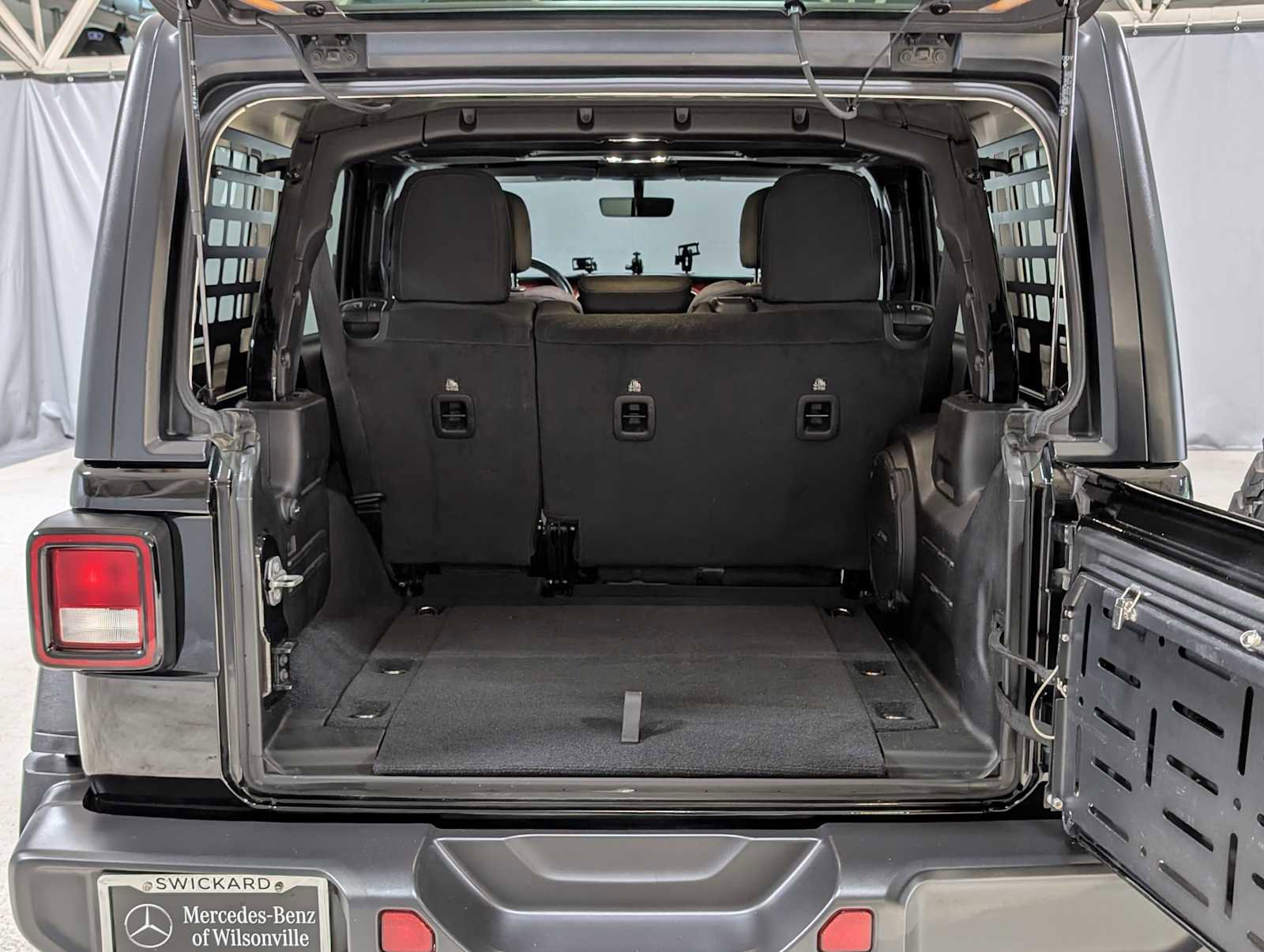 Used 2022 Jeep Wrangler Unlimited Rubicon AWD/4WD image 14