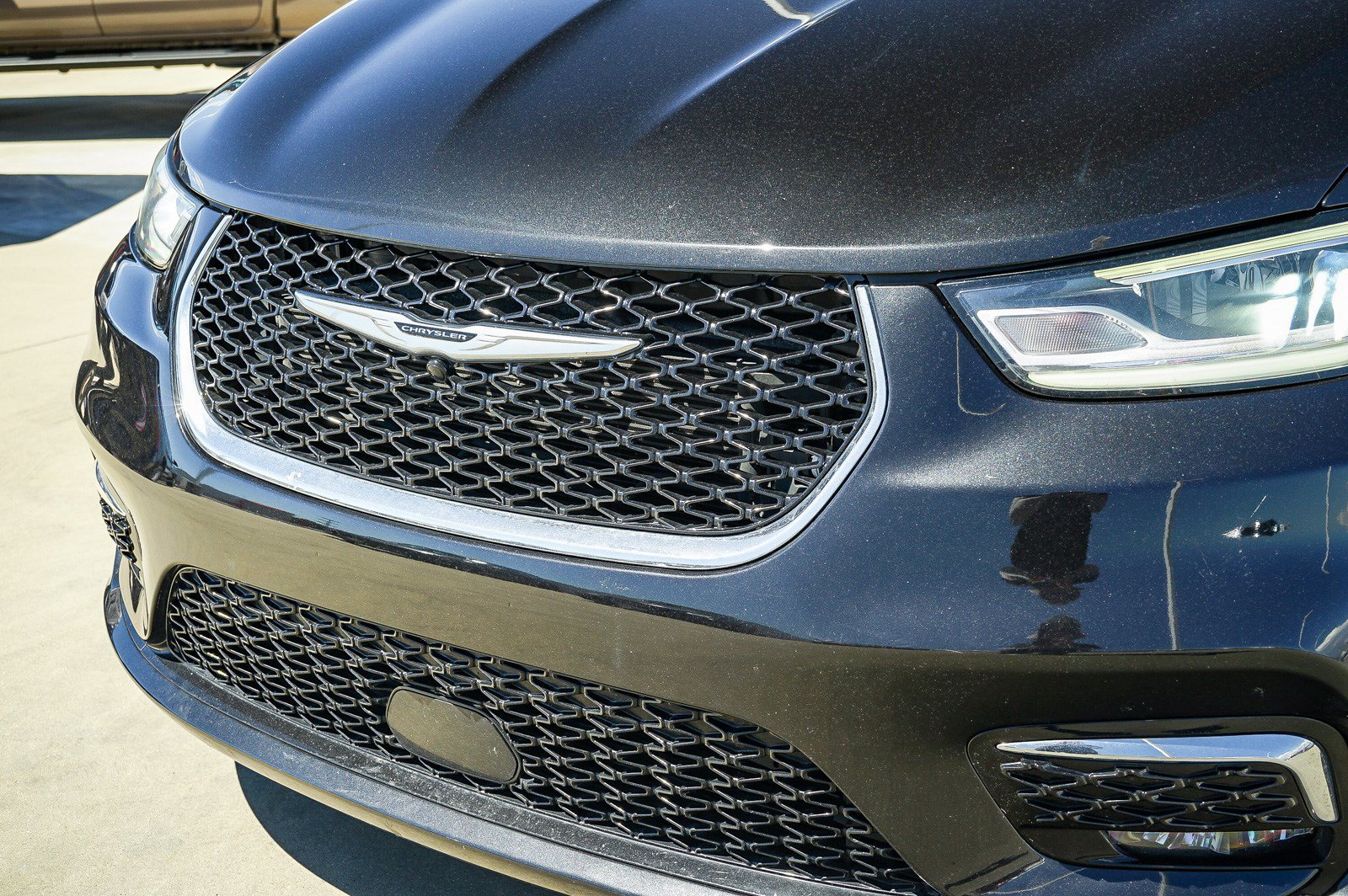 Used 2023 Chrysler Pacifica Touring-L FWD image 9
