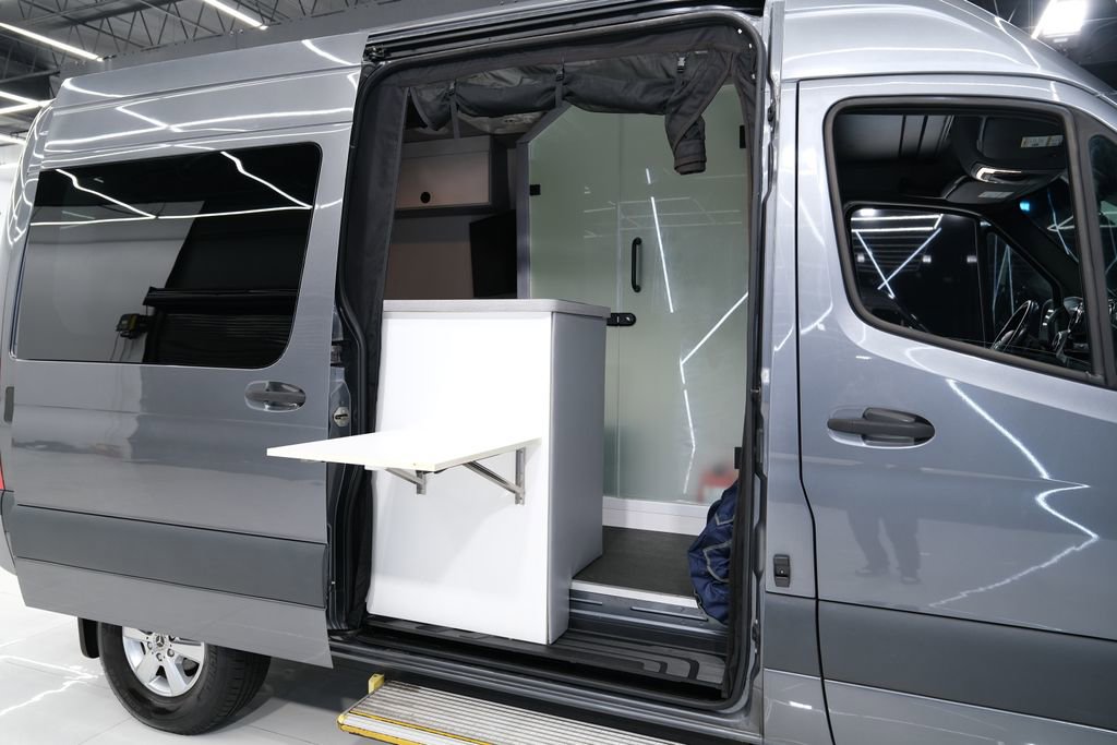 Used 2021 Mercedes-Benz Sprinter 2500 image 23