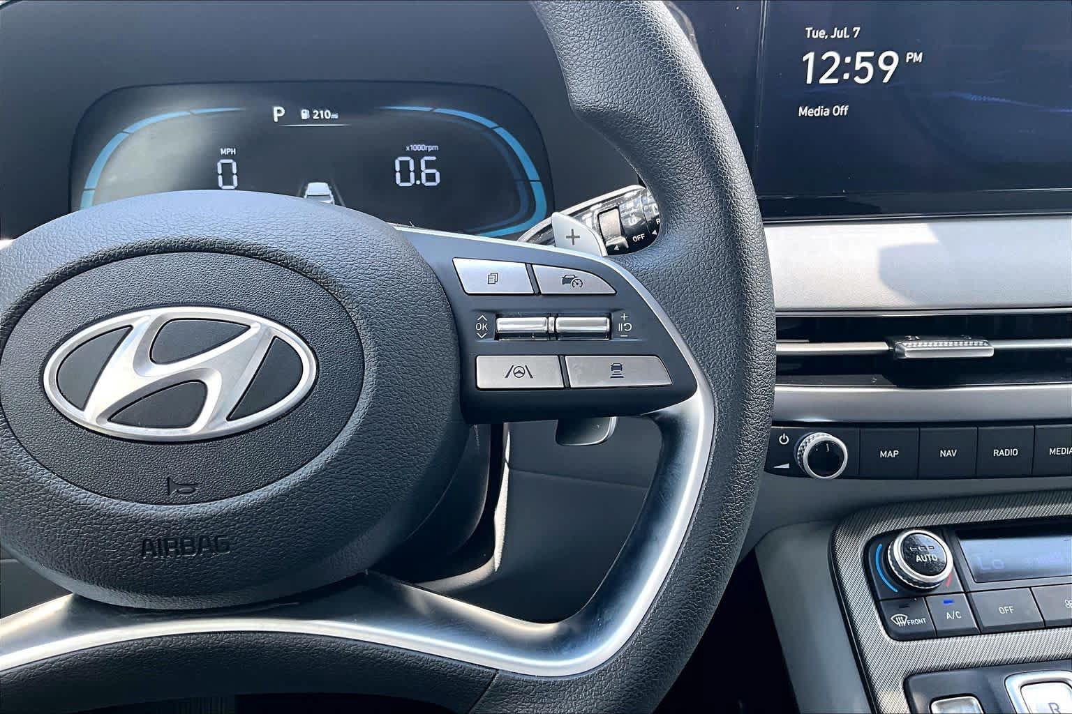 Used 2025 Hyundai Palisade SE FWD image 24