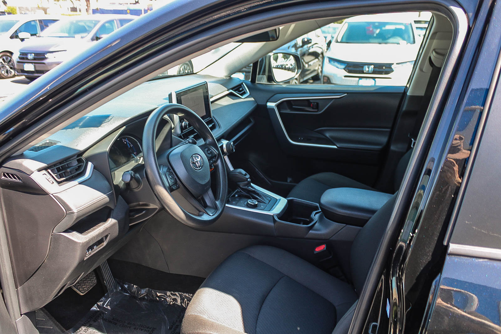 Used 2024 Toyota RAV4 LE AWD/4WD image 19