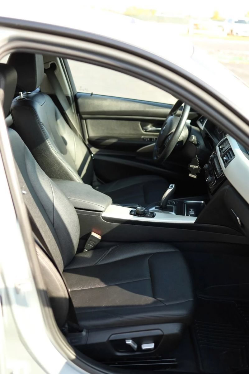 Used 2018 BMW 320i xDrive Sedan w/ Convenience Package AWD/4WD image 40