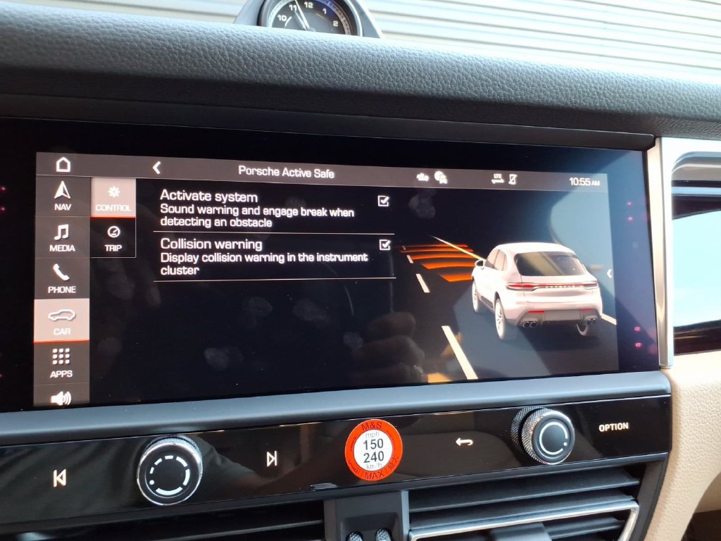 Certified 2026 Porsche Macan AWD/4WD image 35