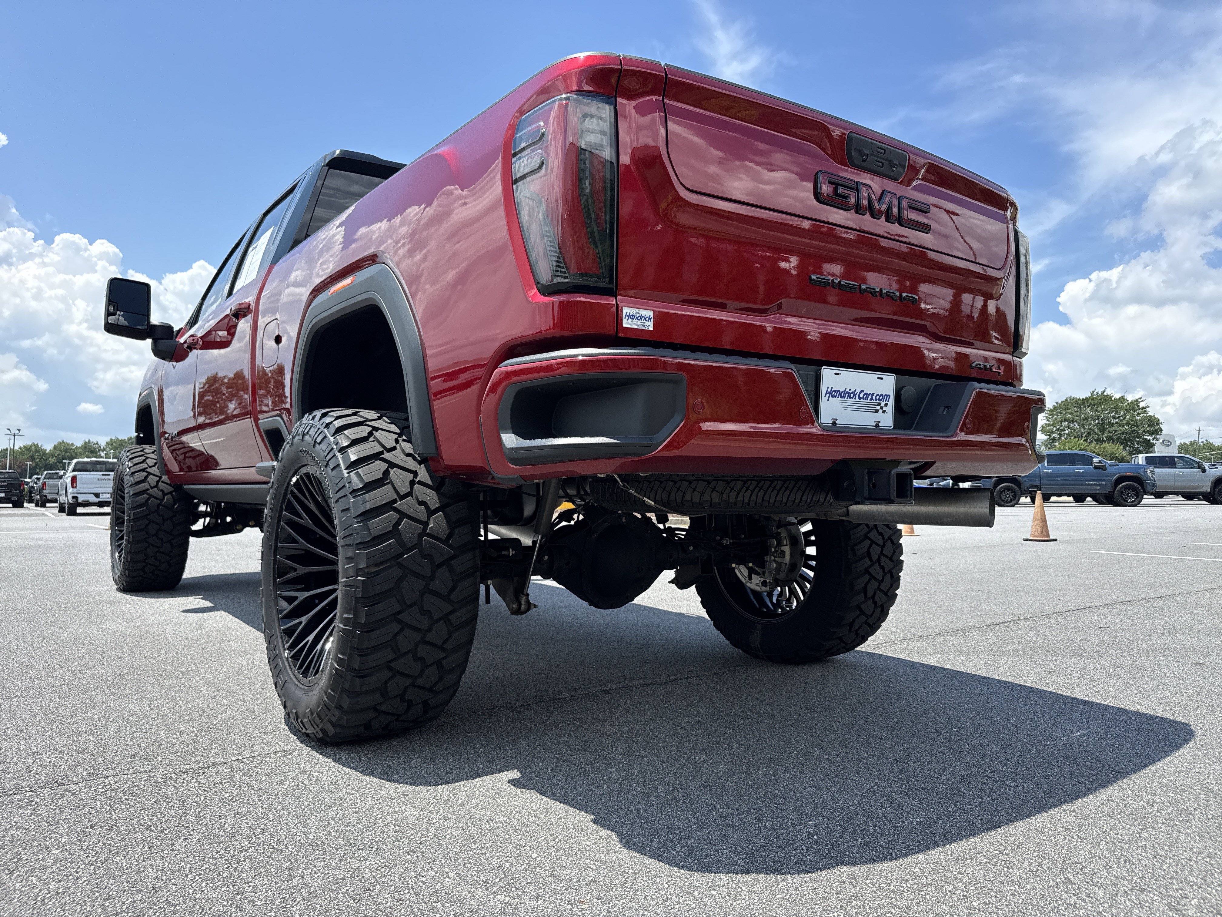 Used 2025 GMC Sierra 2500 AT4 w/ AT4 Premium Plus Package AWD/4WD image 8