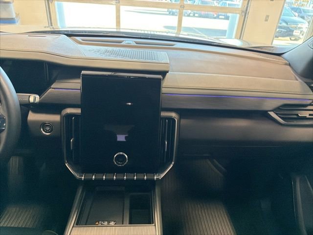 Used 2025 GMC Acadia AT4 w/ LPO, Floor Liner Package image 28