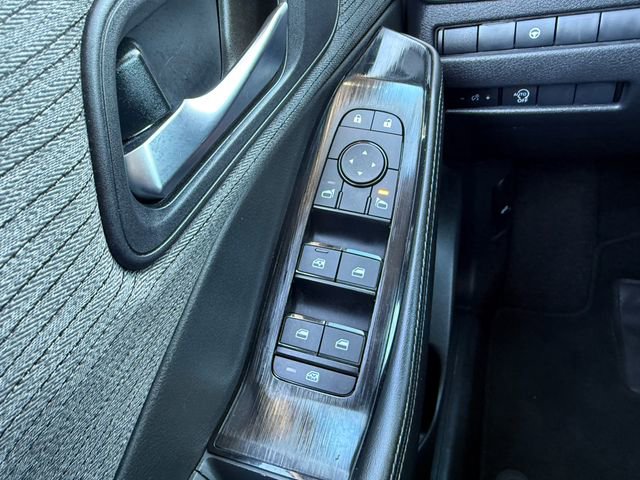 Used 2023 Nissan Rogue SV image 18