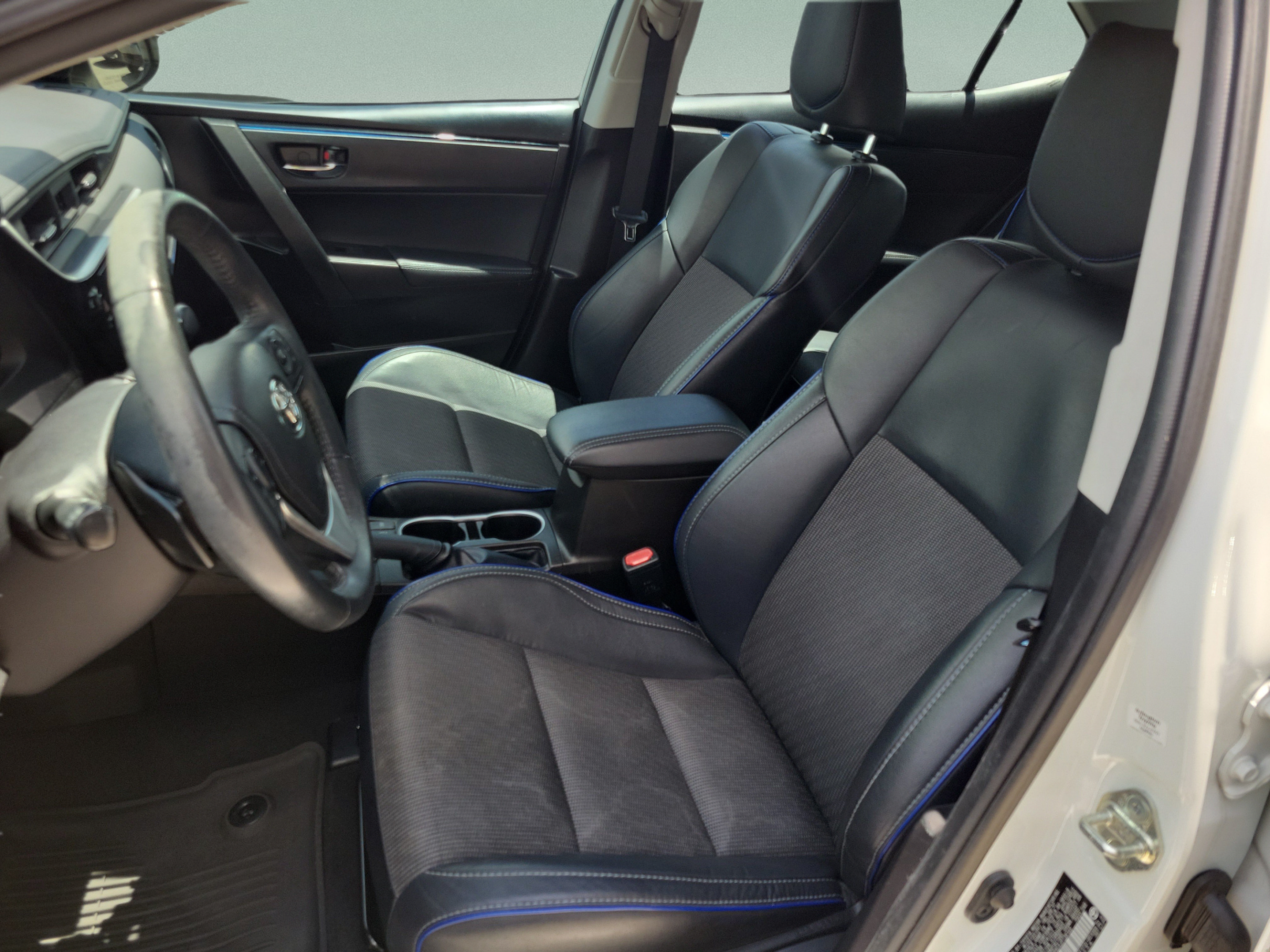 Used 2018 Toyota Corolla SE FWD image 17