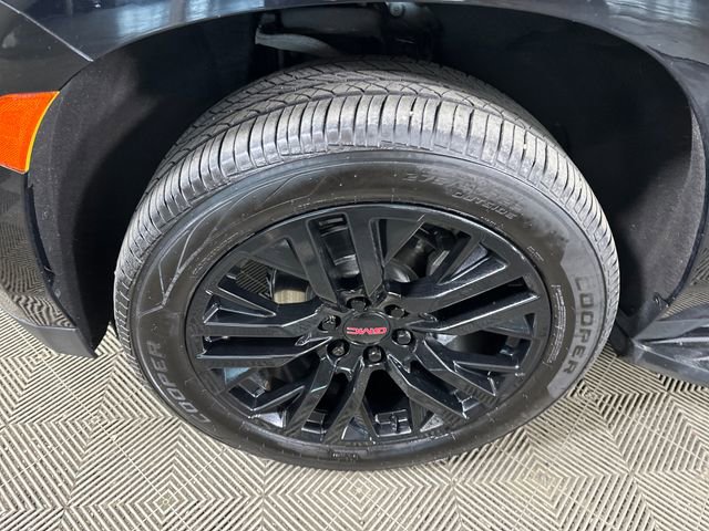 Used 2021 GMC Yukon SLT w/ SLT Premium Package image 10