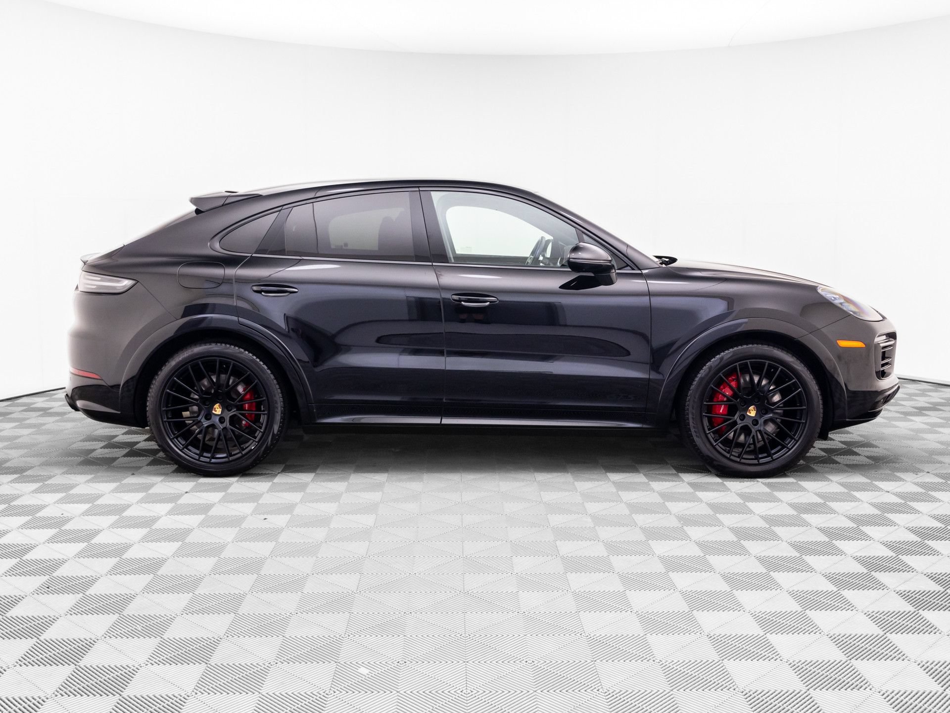 Certified 2023 Porsche Cayenne GTS AWD/4WD image 7