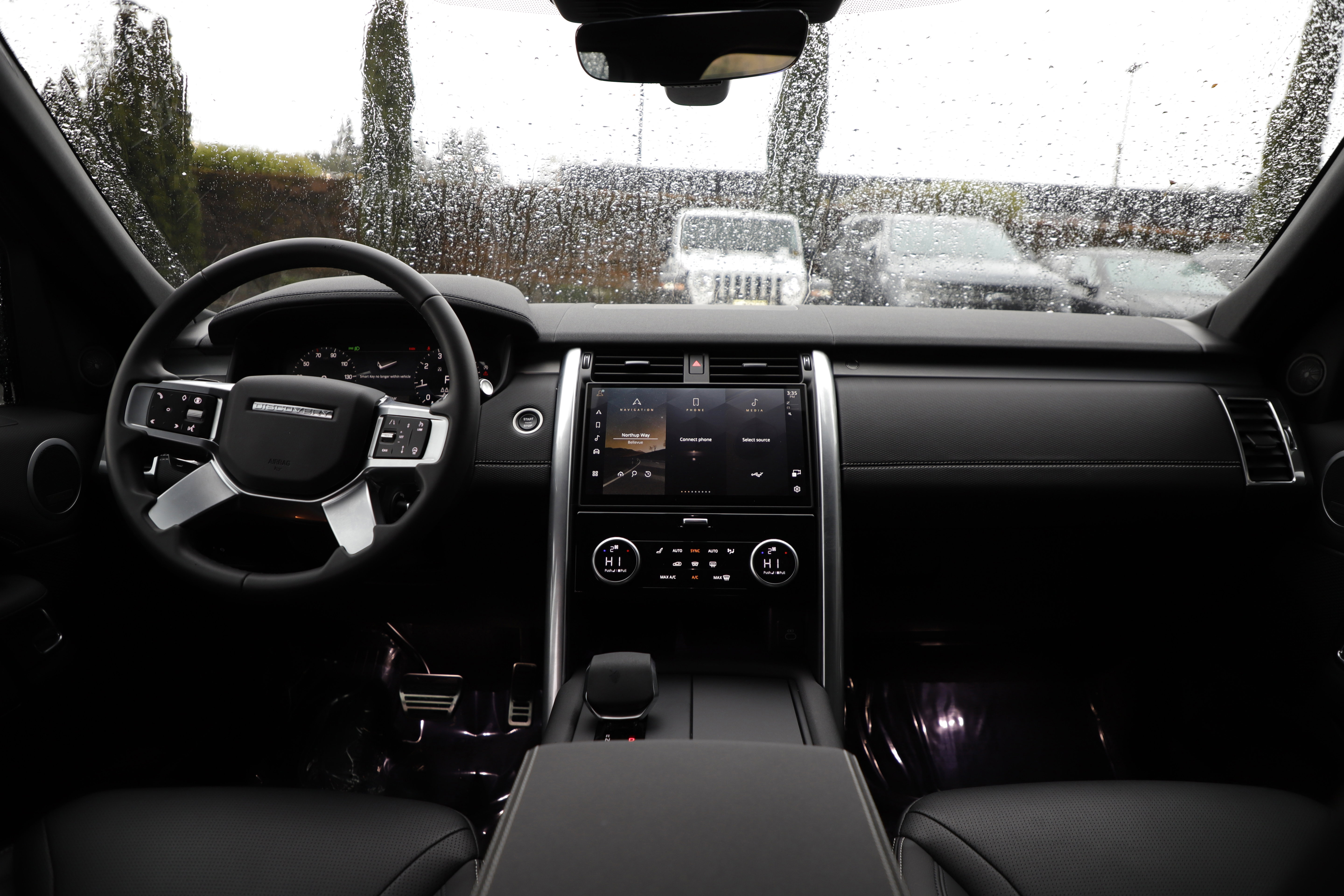 Certified 2025 Land Rover Discovery Dynamic SE image 14