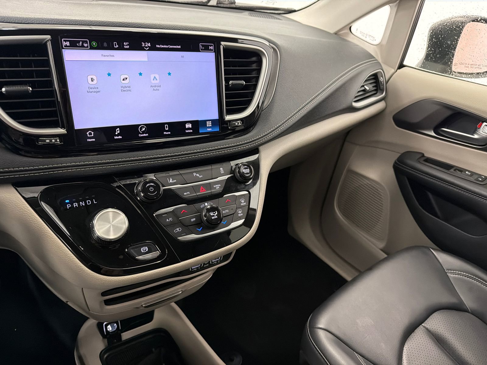 Used 2023 Chrysler Pacifica Touring-L FWD image 25