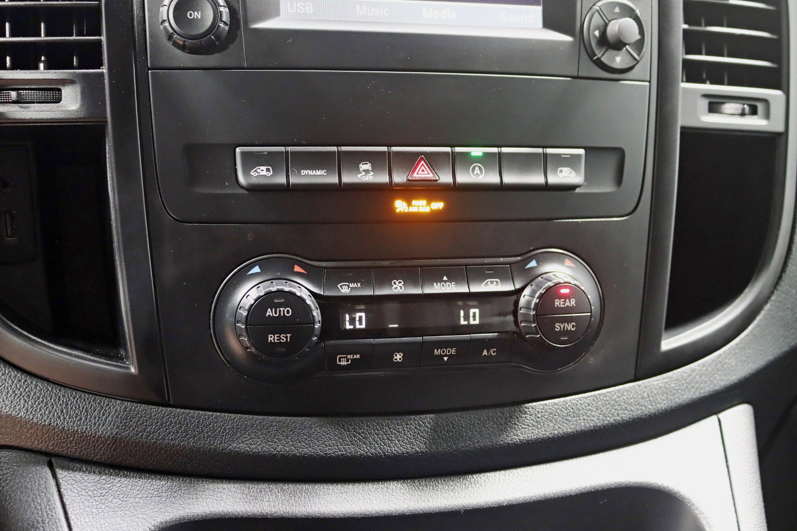 Used 2020 Mercedes-Benz Metris Passenger w/ Premium Safety Package image 21