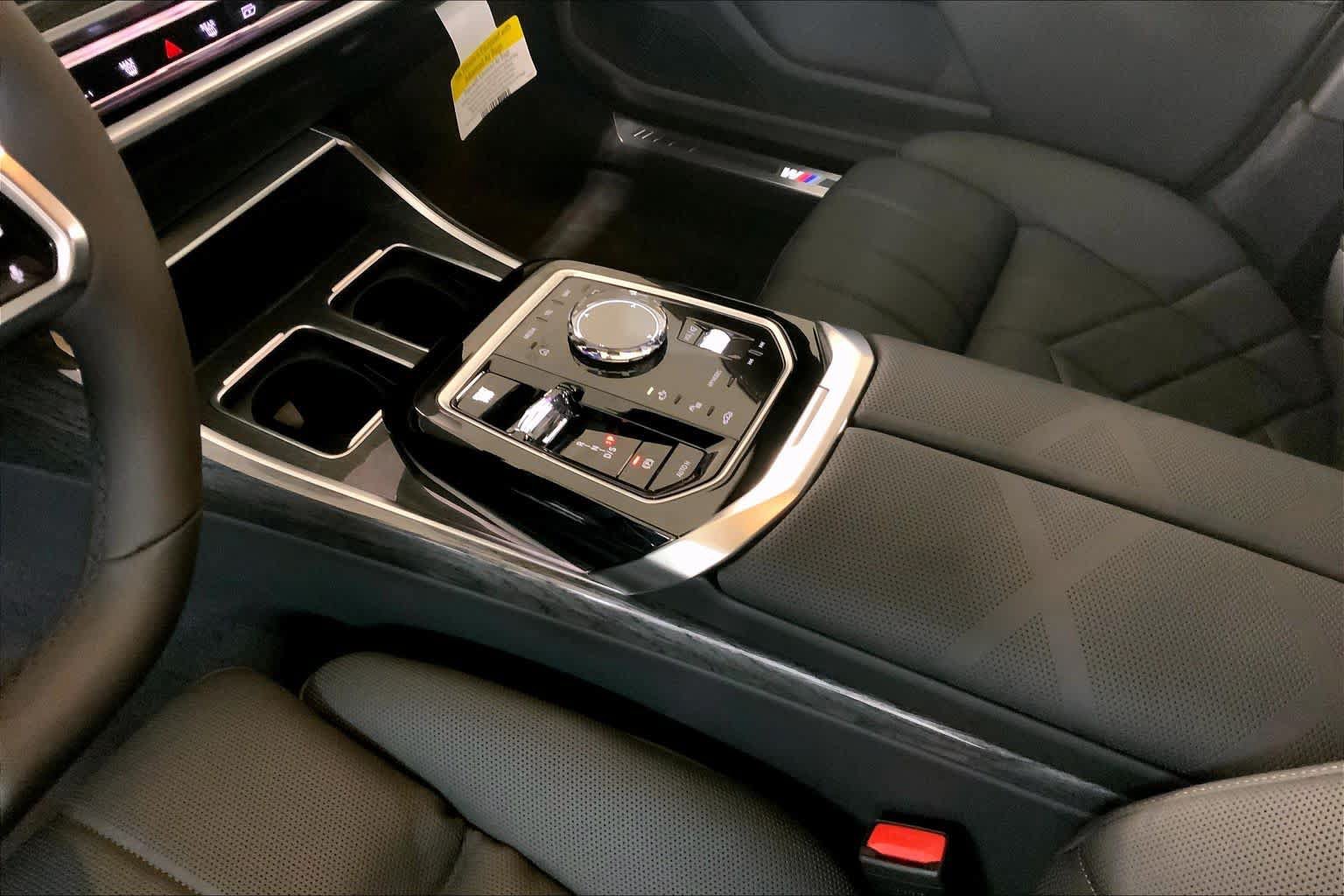 Used 2026 BMW 760i xDrive w/ Executive Package AWD/4WD image 7