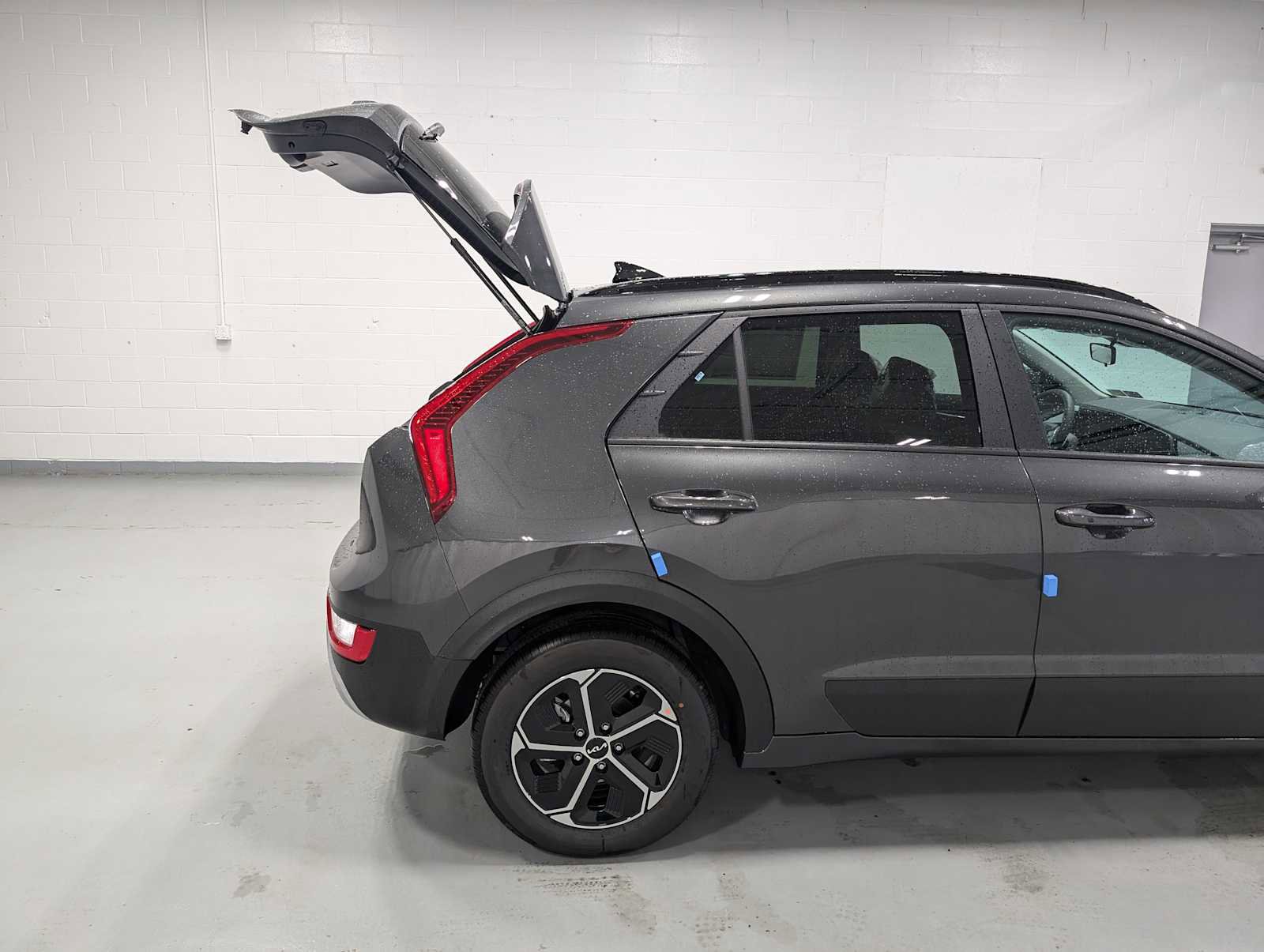 New 2025 Kia Niro EX image 8