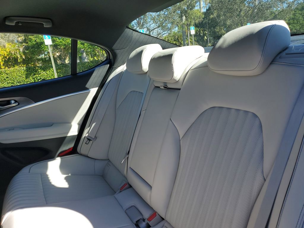 Used 2025 Genesis G70 2.5T w/ Sport Prestige Package image 12