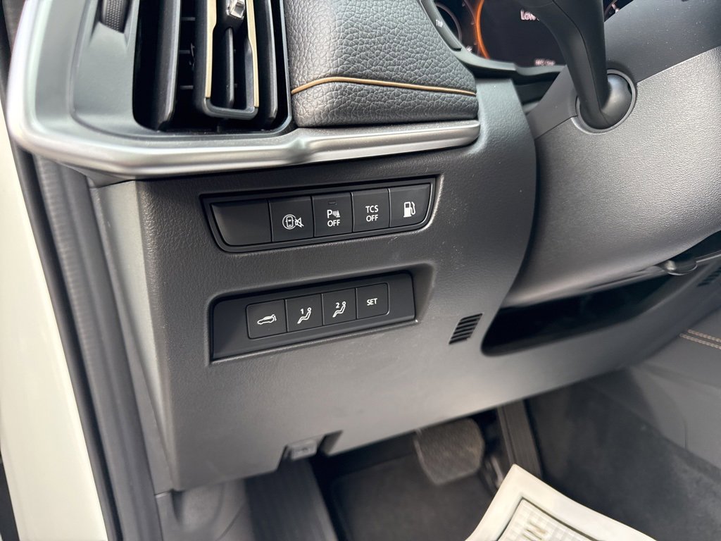 Used 2025 MAZDA CX-70 Plug-In Hybrid w/ Premium Pkg image 17