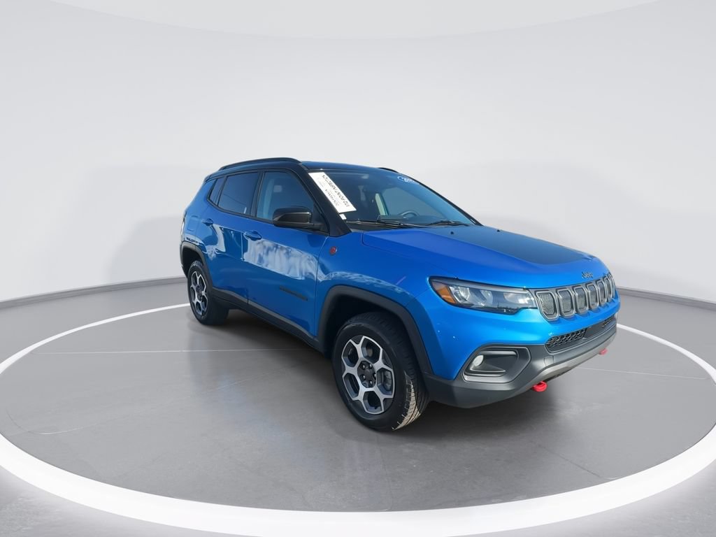 Used 2022 Jeep Compass Trailhawk w/ Trailhawk Convenience Group AWD/4WD image 2