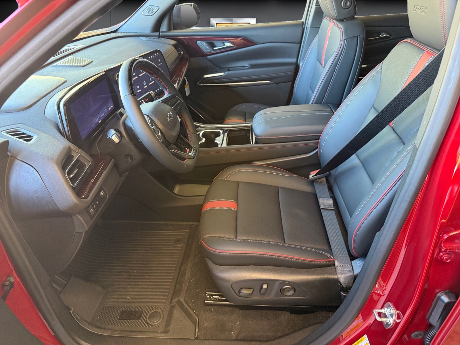 New 2027 Chevrolet Traverse RS w/ LPO, Floor Liner Package FWD image 11