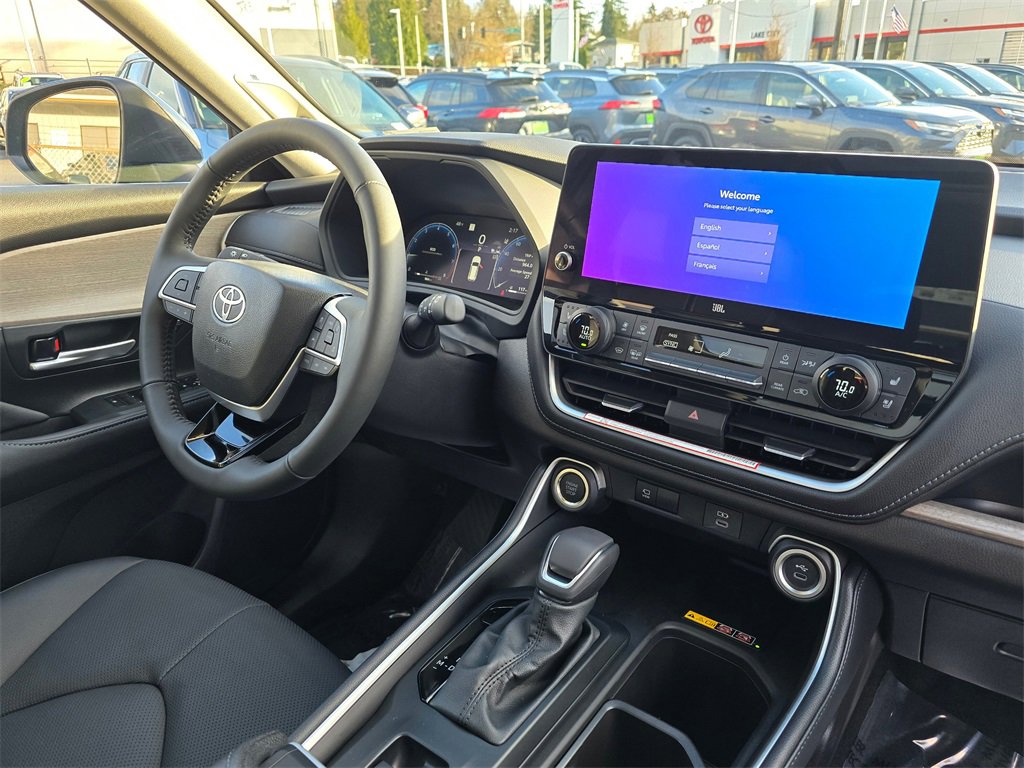 Certified 2025 Toyota Grand Highlander FWD image 12