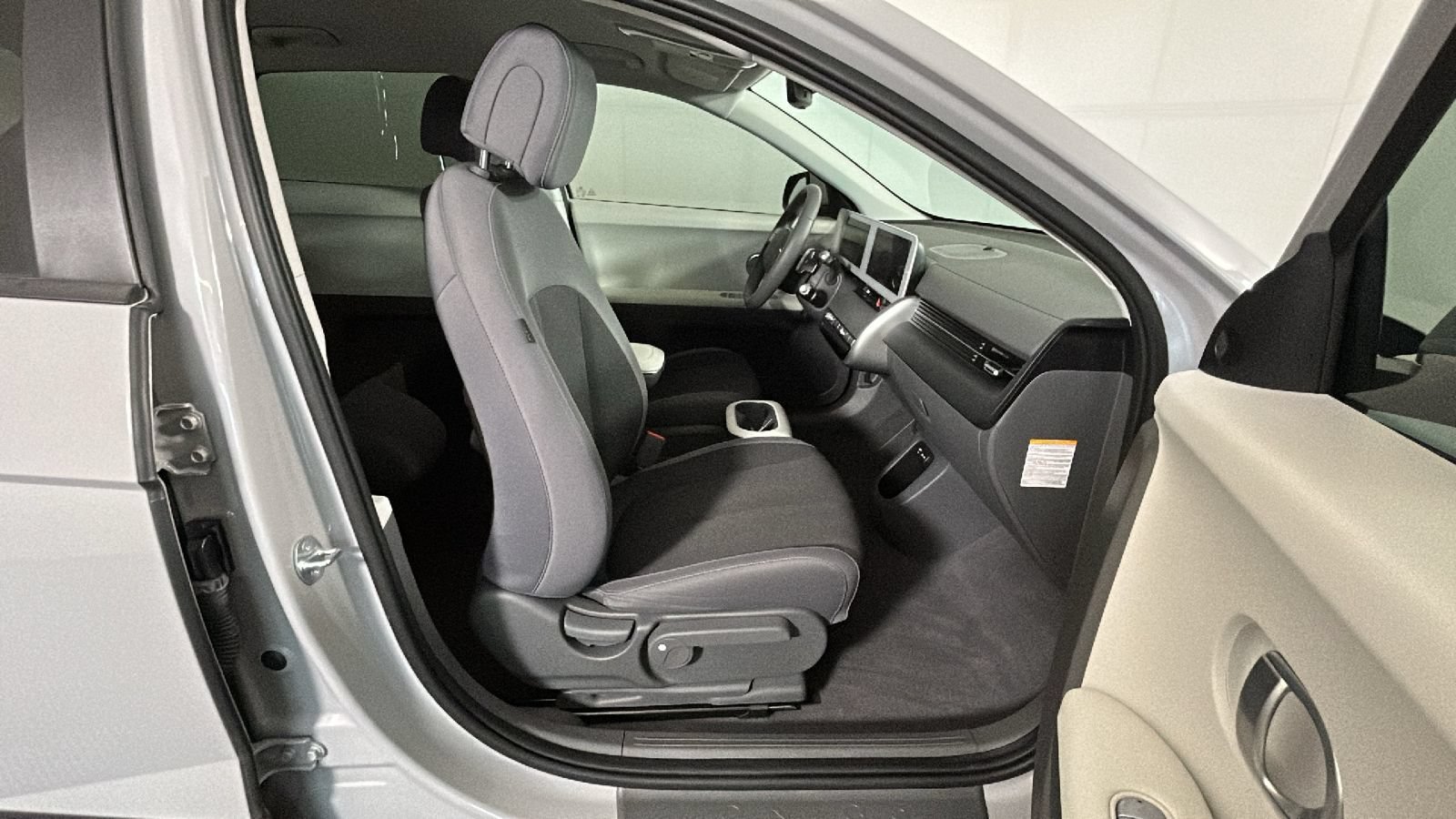 Used 2024 Hyundai Ioniq 5 SEL RWD image 31
