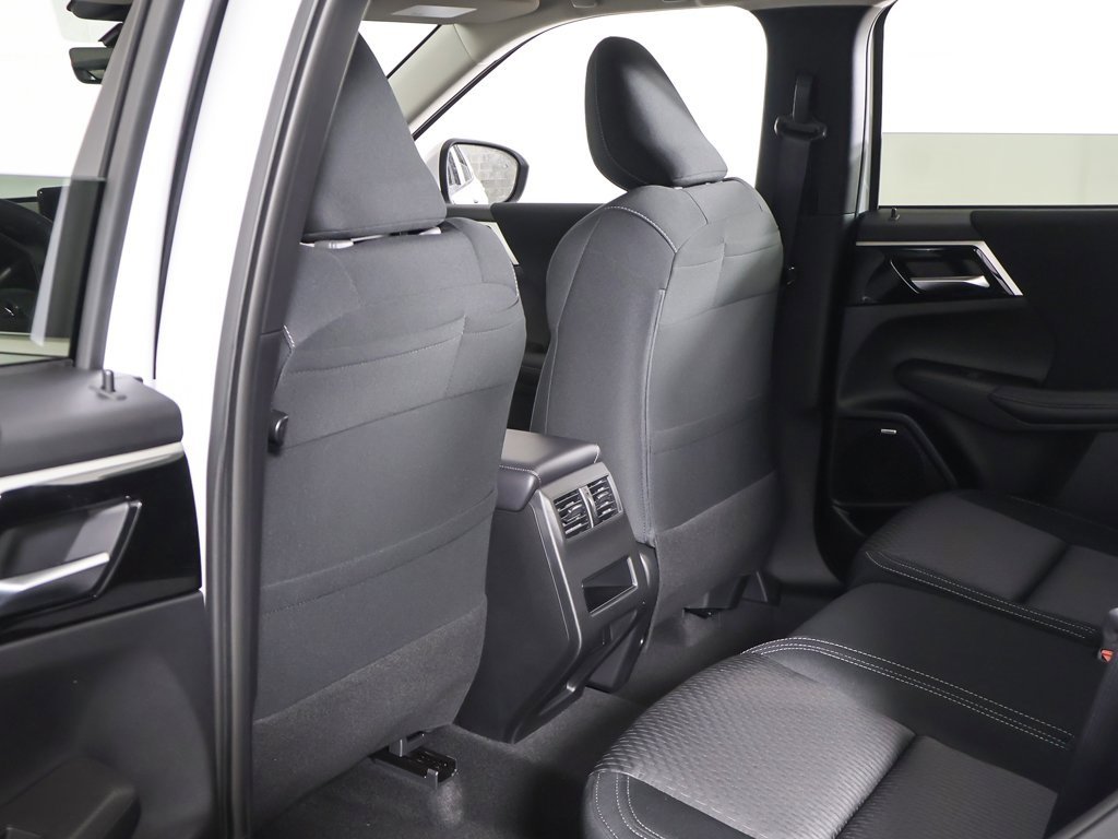 New 2026 Mitsubishi Outlander ES image 28