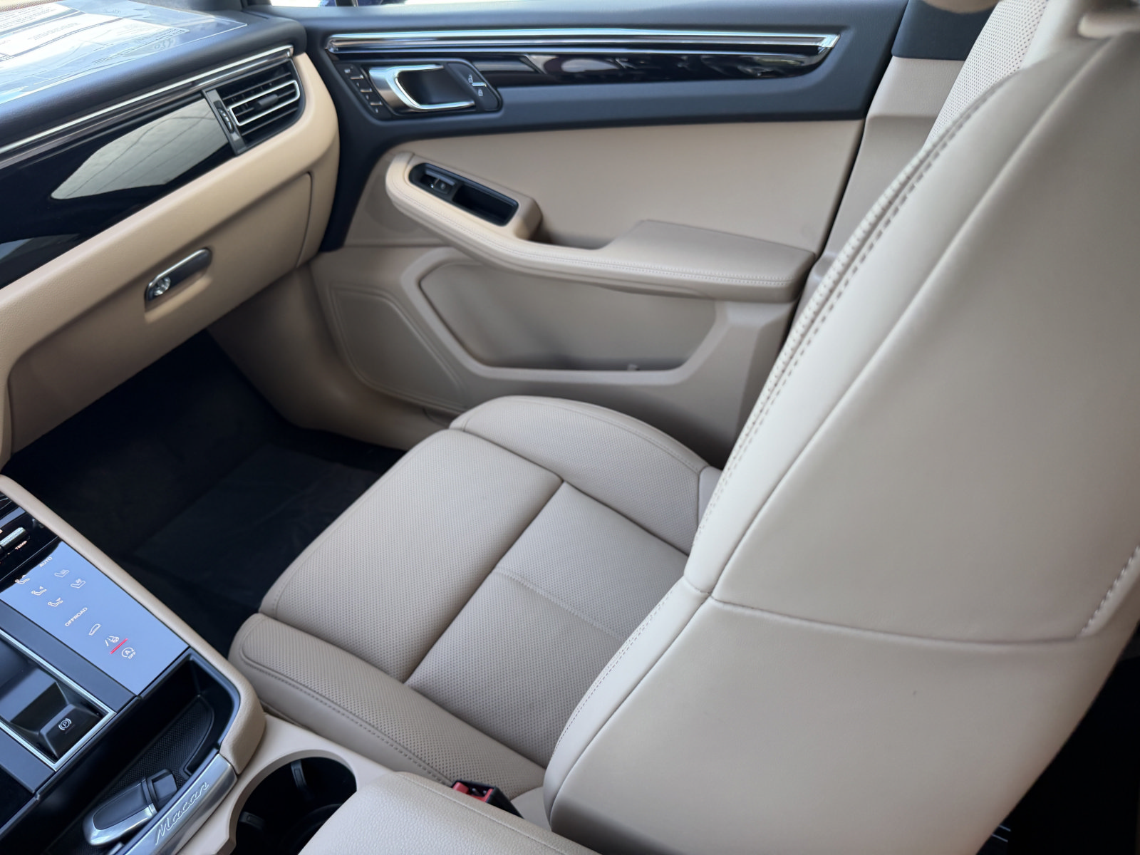 New 2026 Porsche Macan AWD/4WD image 17