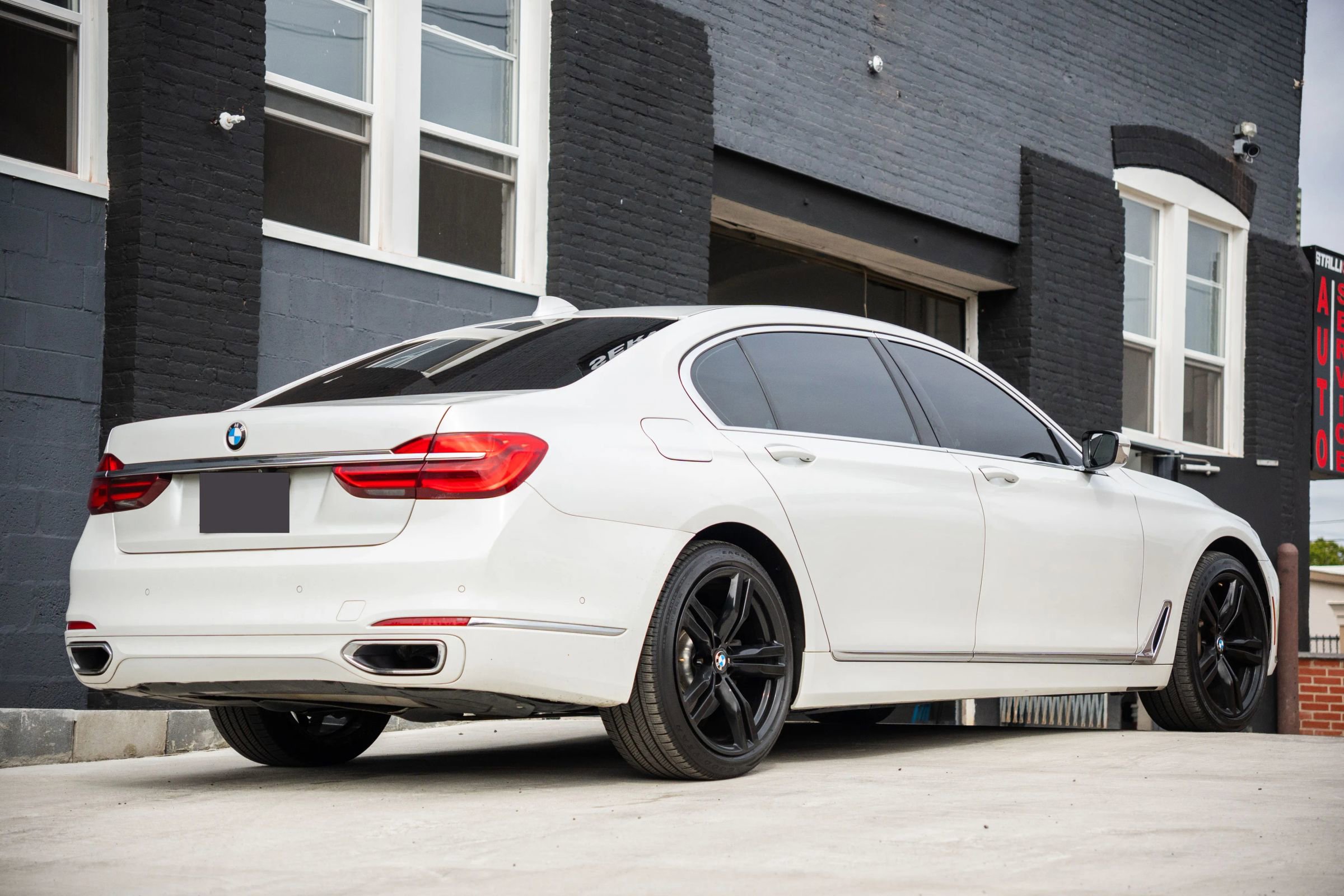 Used 2017 BMW 740i xDrive image 5