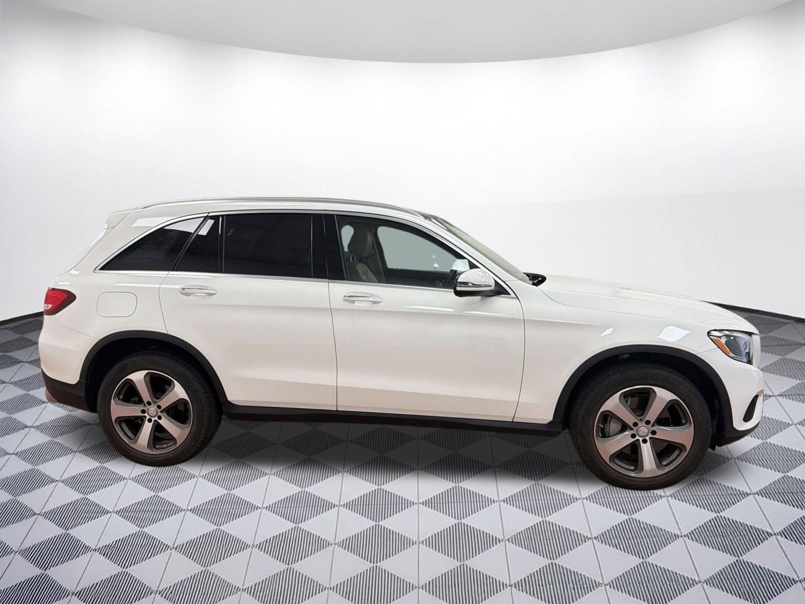 Used 2017 Mercedes-Benz GLC 300 4MATIC image 8
