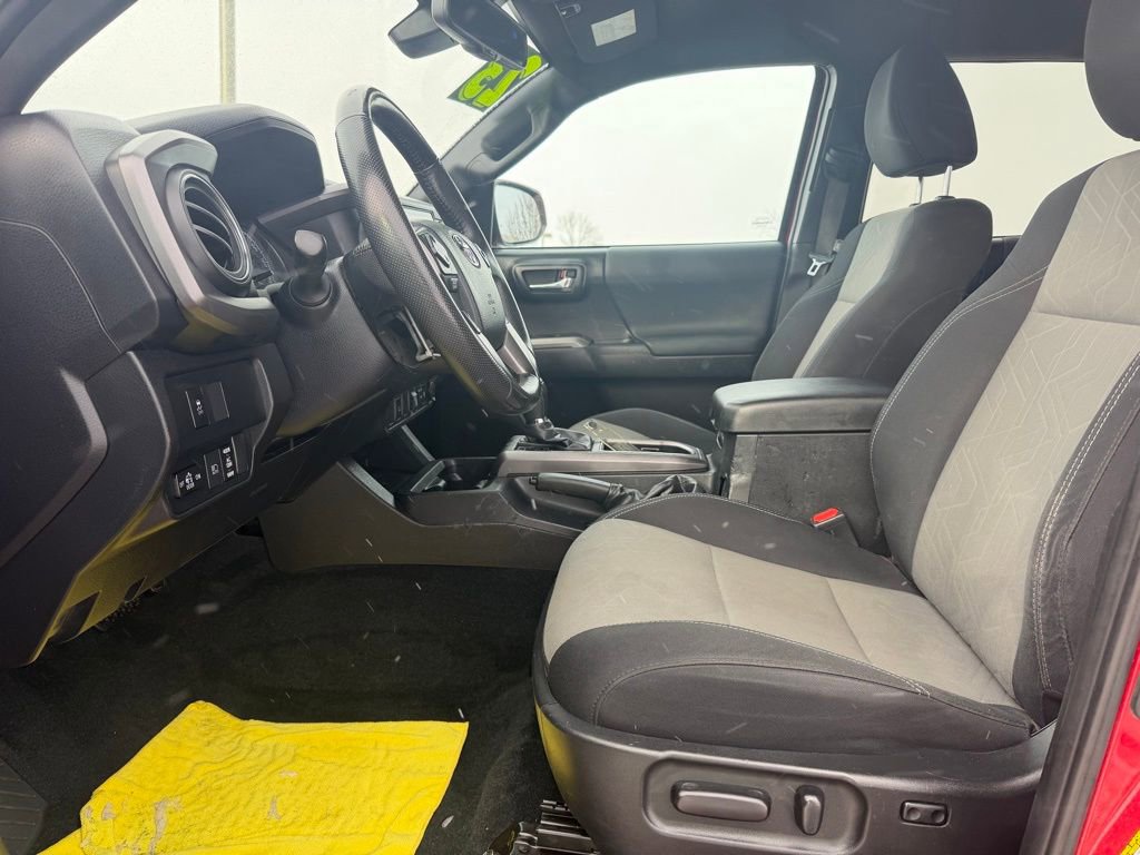 Used 2023 Toyota Tacoma TRD Off-Road image 11