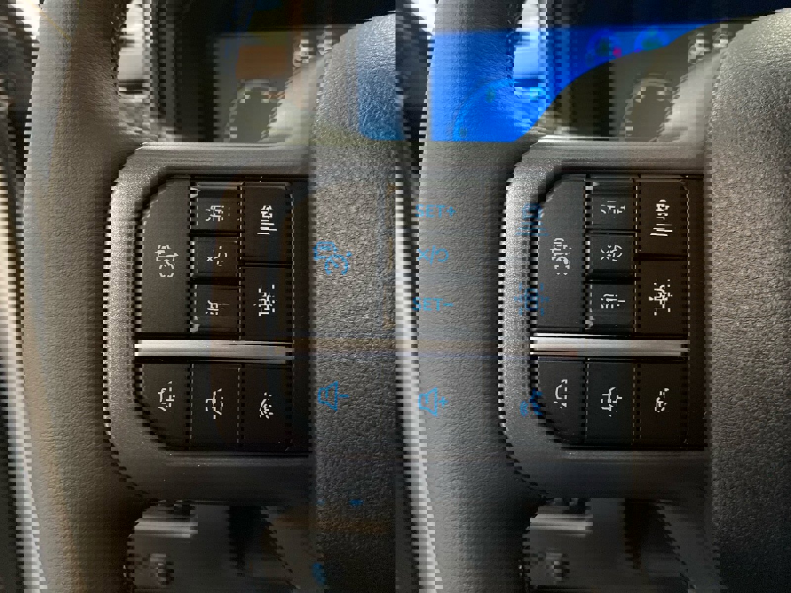 New 2026 Ford F250 Lariat w/ Black Appearance Package image 25