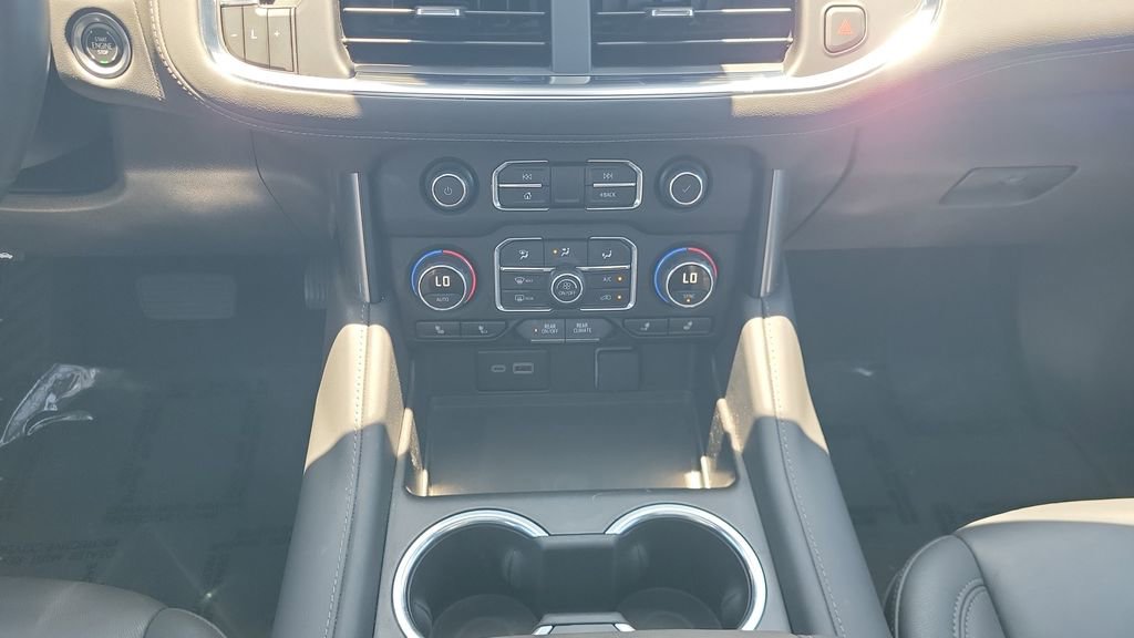 Used 2024 Chevrolet Tahoe Z71 w/ Luxury Package AWD/4WD image 20