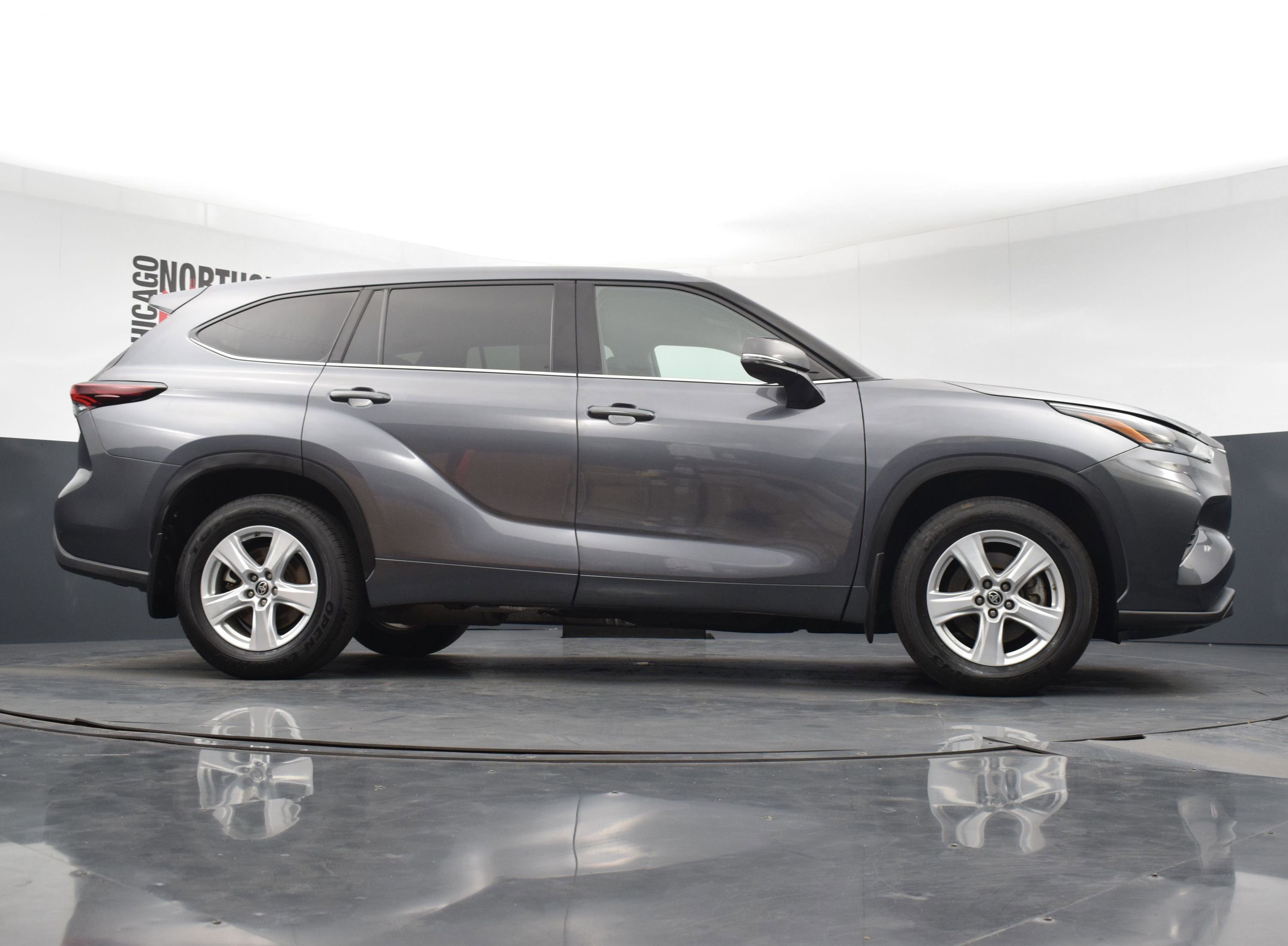 Used 2024 Toyota Highlander LE image 30