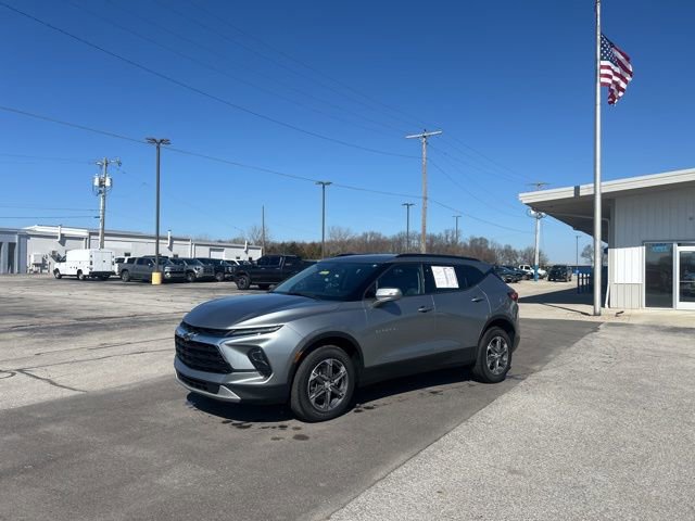 Used 2023 Chevrolet Blazer LT image 2
