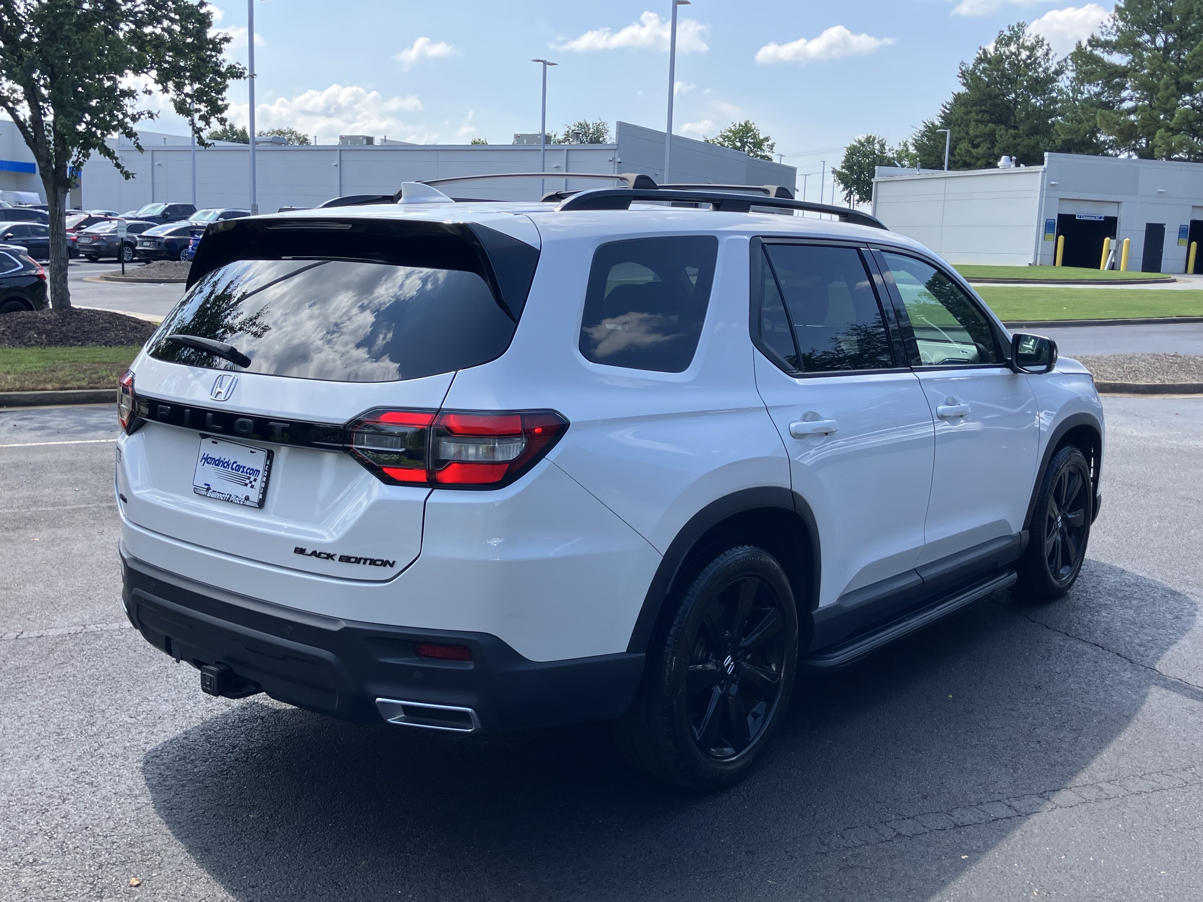 Certified 2025 Honda Pilot Black Edition image 10