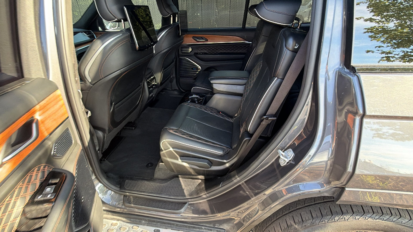Used 2025 Jeep Grand Cherokee L Summit AWD/4WD image 25