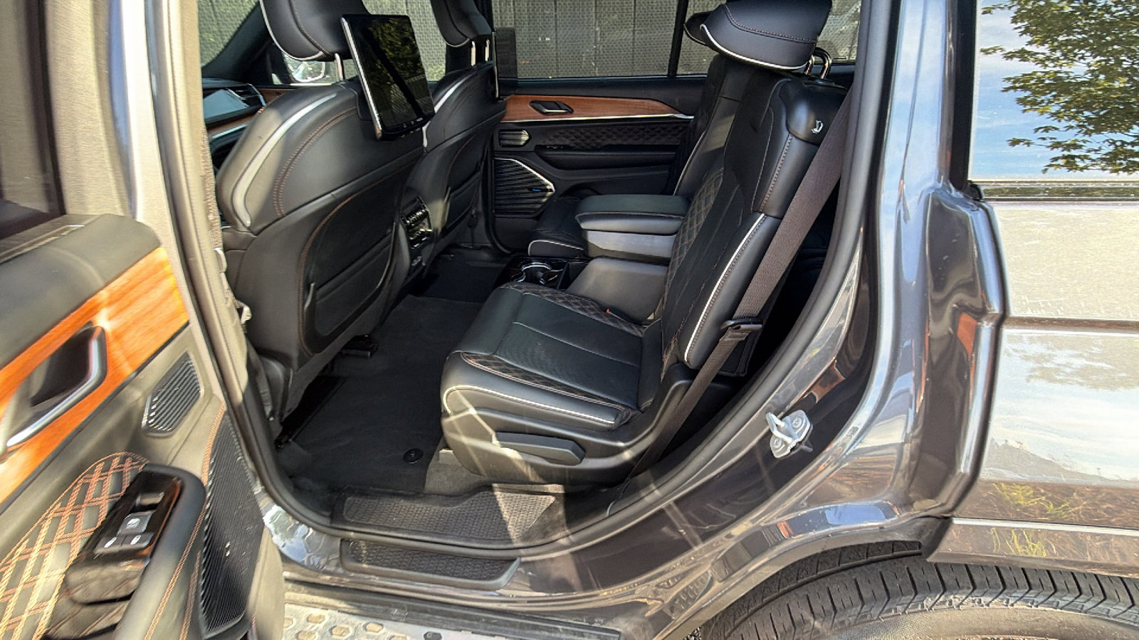 Used 2025 Jeep Grand Cherokee L Summit AWD/4WD image 25