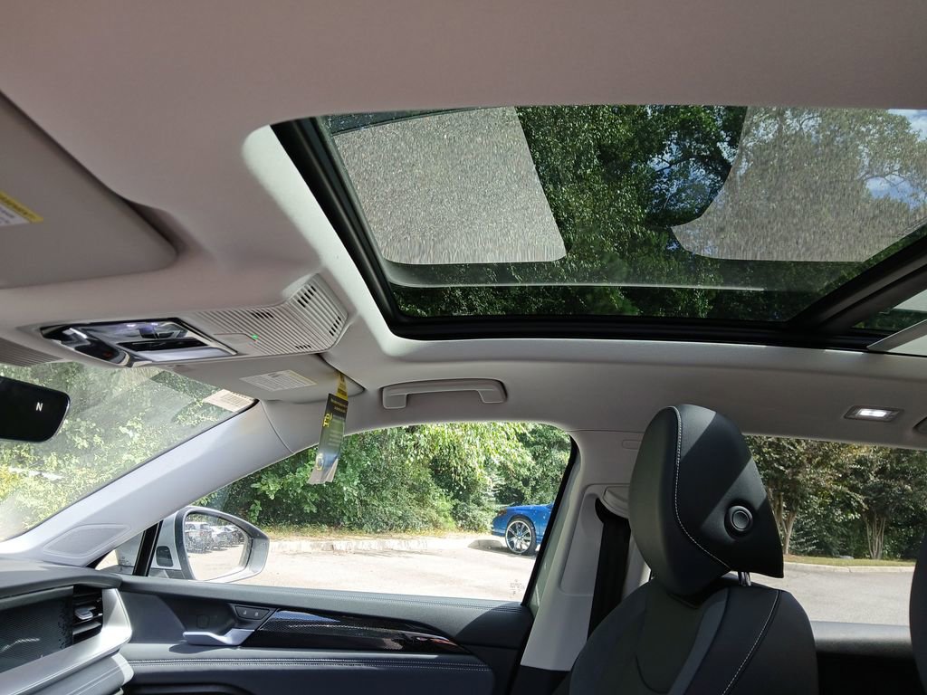 New 2025 Volkswagen Tiguan SE image 20