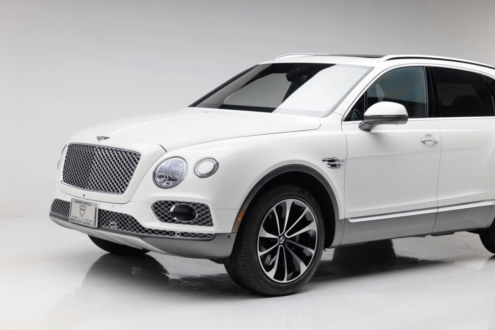 Used 2017 Bentley Bentayga AWD/4WD image 37