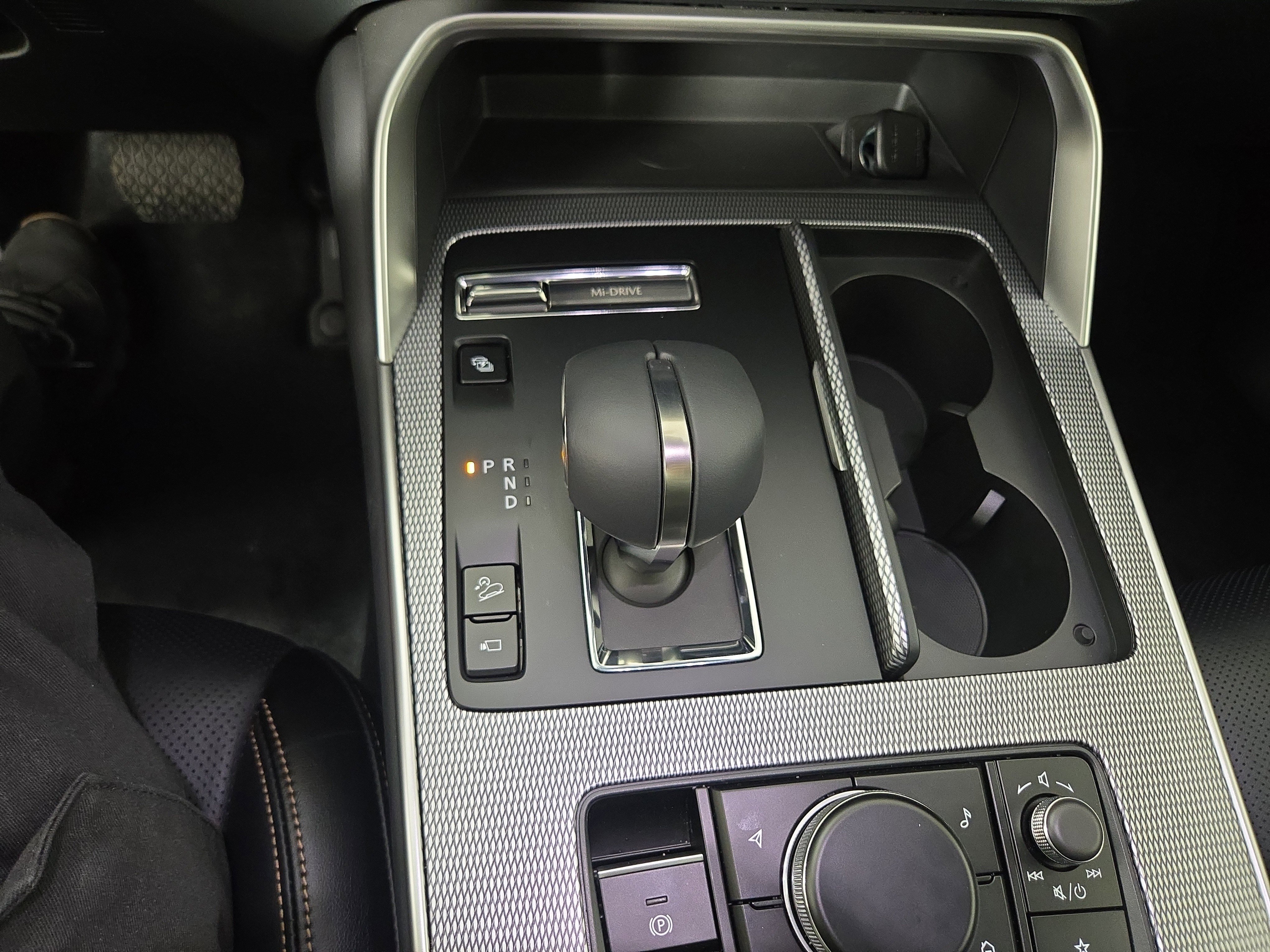 Certified 2025 MAZDA CX-70 Plug-In Hybrid w/ Premium Plus image 24