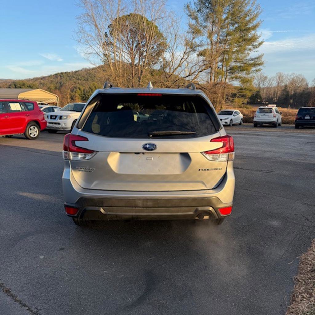 Used 2020 Subaru Forester Premium AWD/4WD image 8