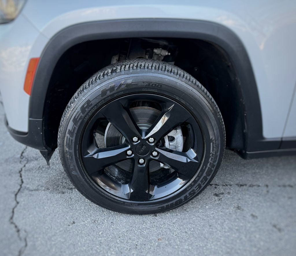 Used 2021 Jeep Grand Cherokee L Laredo image 18