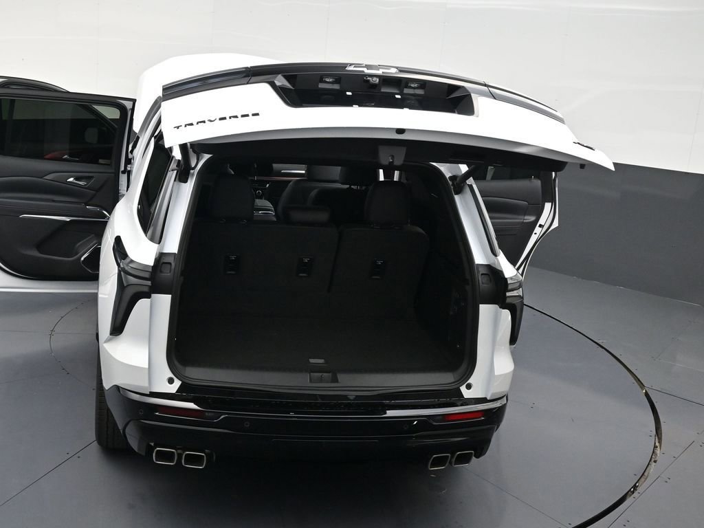 Used 2025 Chevrolet Traverse RS FWD image 33