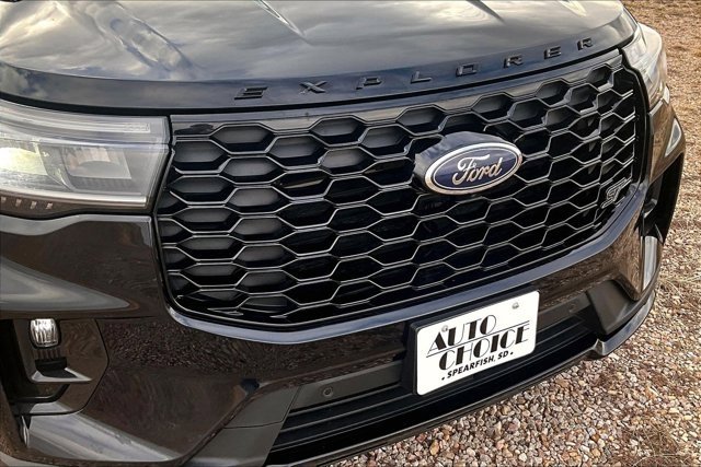 Used 2025 Ford Explorer ST image 33