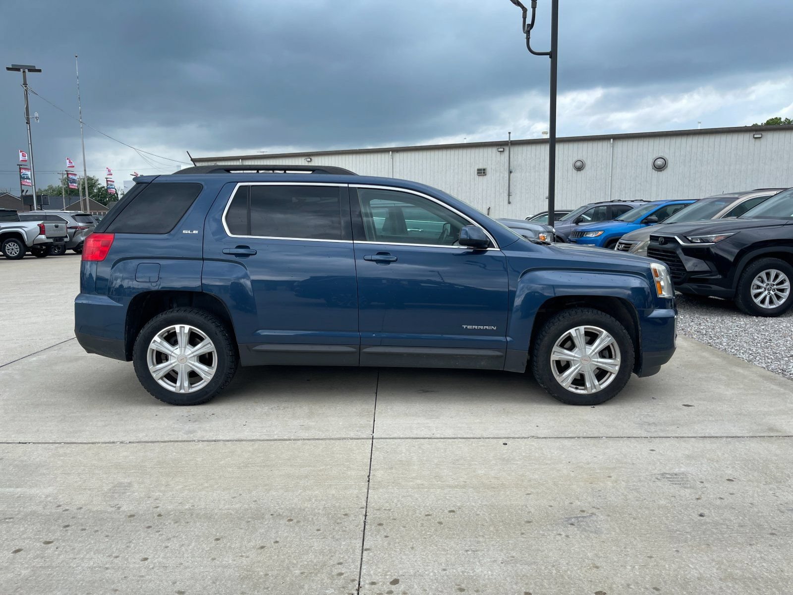 Used 2017 GMC Terrain SLE w/ Convenience Package AWD/4WD image 5