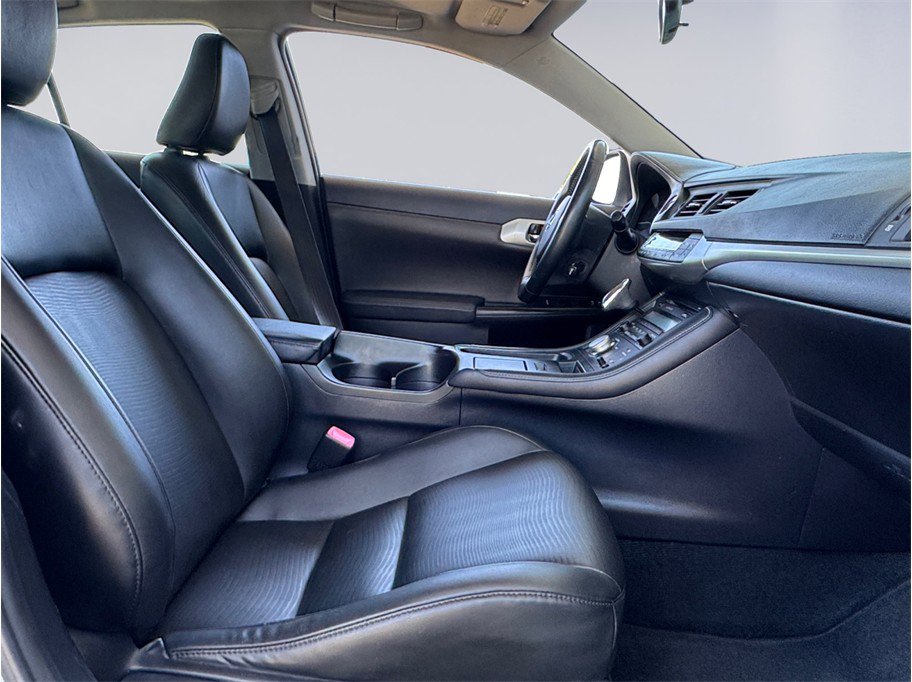 Used 2011 Lexus CT 200h Premium image 18