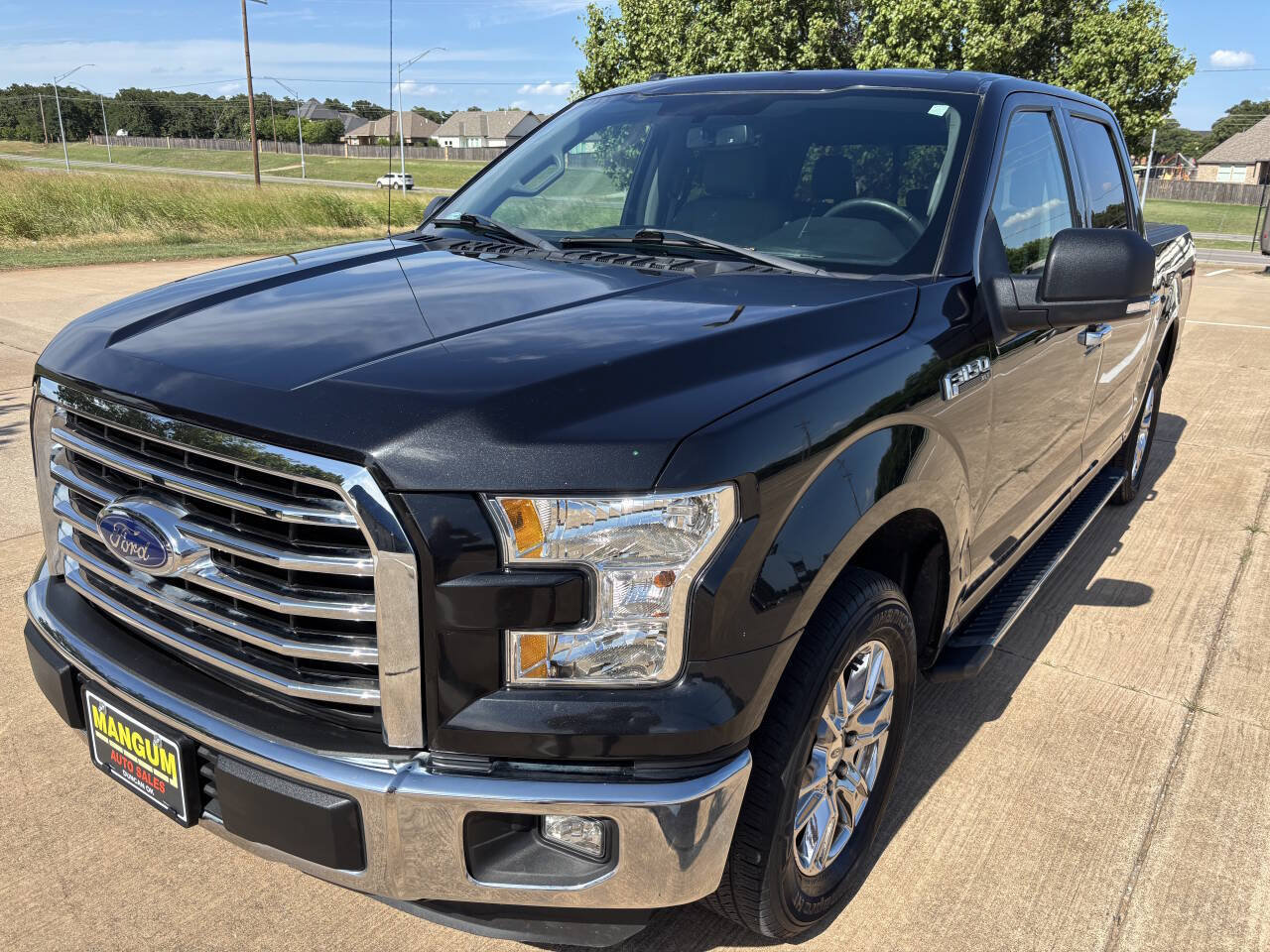 Used 2015 Ford F150 XLT w/ Equipment Group 302A Luxury RWD image 3