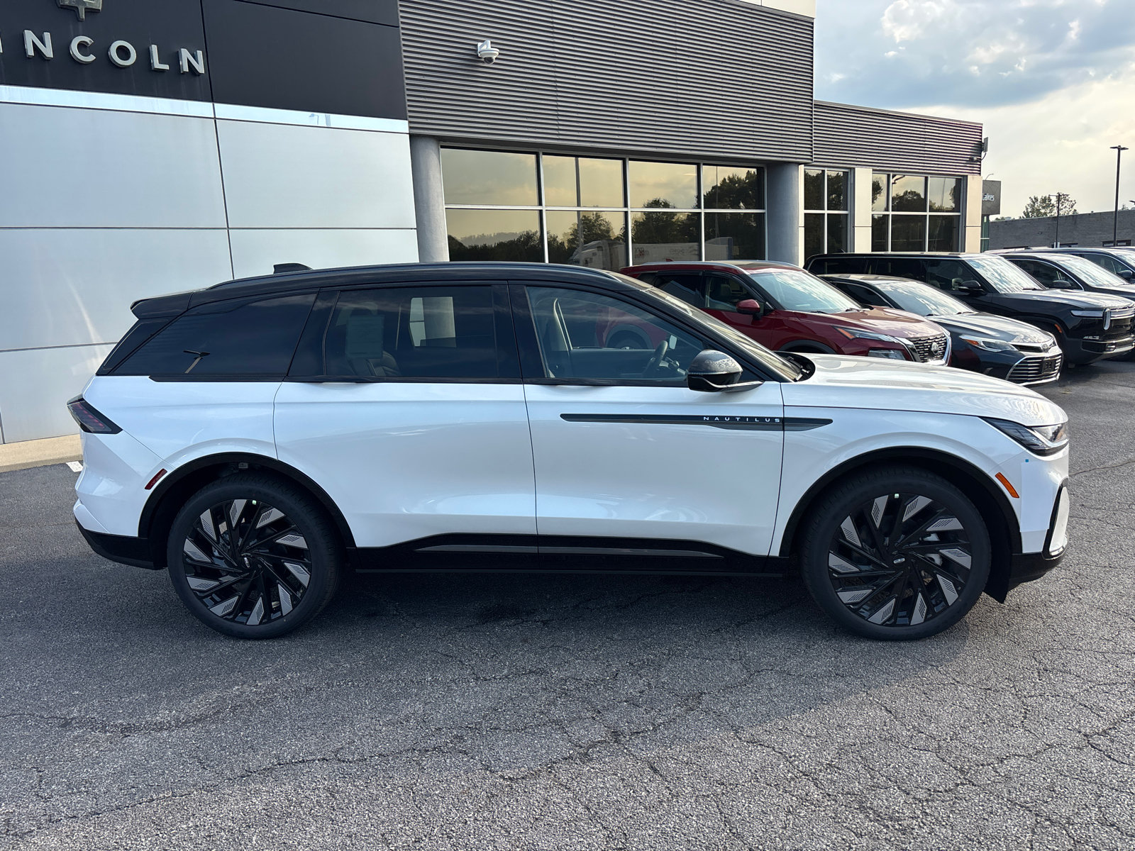 New 2026 Lincoln Nautilus Reserve AWD/4WD image 8